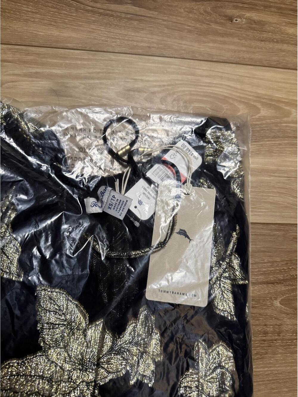 NWT! Tommy Bahama Shimmering Shores Metallic Leaf Print Split Neck Top Size XS - Picture 4 of 5